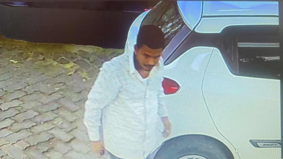 undertrial prisoner escapes from banda medical college police search on